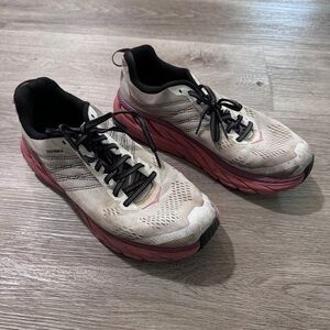 Hoka One One Women’s Clifton 6 Tennis Shoes Sneakers 9 Pink